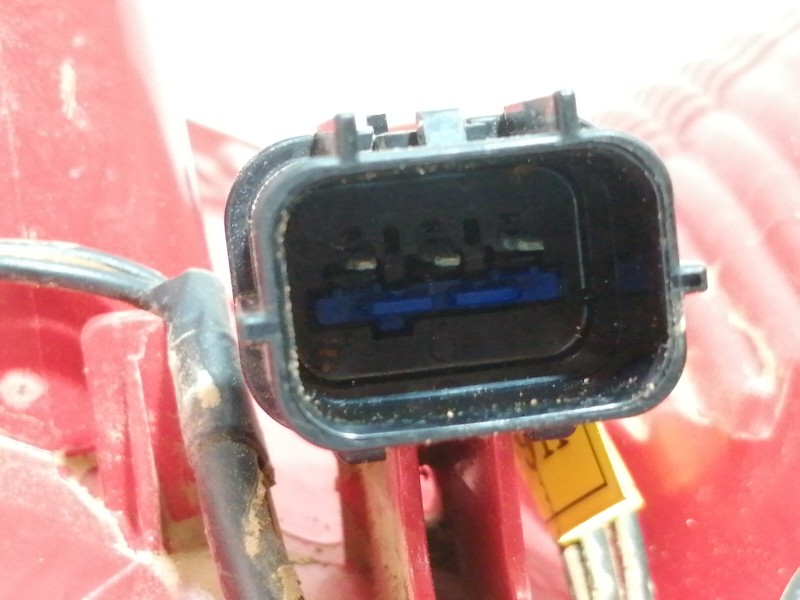 Recambio de piloto trasero derecho paragolpes para hyundai kona sle 2wd referencia OEM IAM 92406J90  