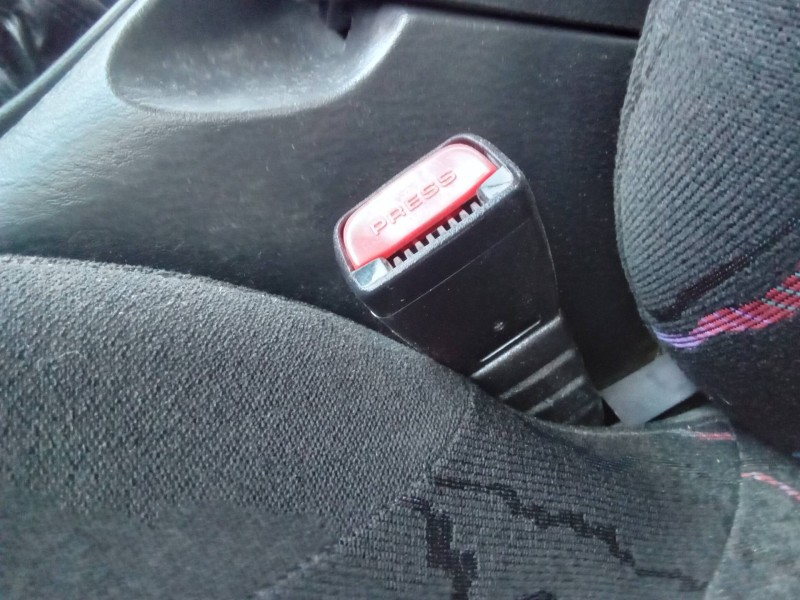 Recambio de enganche cinturon delantero izquierdo para hyundai coupe (rd) 1.6 fx referencia OEM IAM 901204  