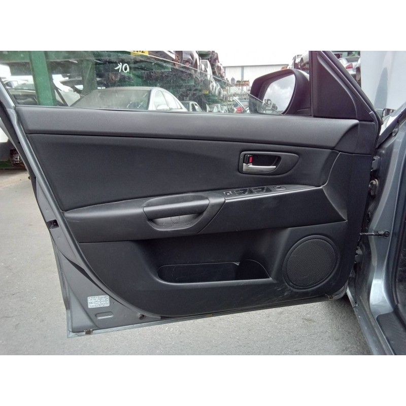 Recambio de guarnecido puerta delantera izquierda para mazda 3 berlina (bk) 1.6 16v cat referencia OEM IAM   