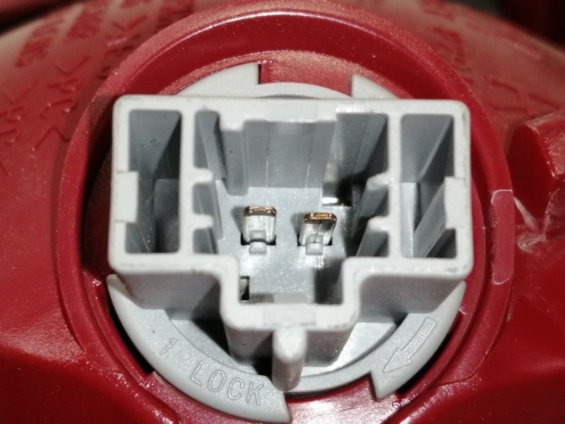 Recambio de piloto trasero derecho interior para mazda 3 berlina (bk) 1.6 16v cat referencia OEM IAM P2913  