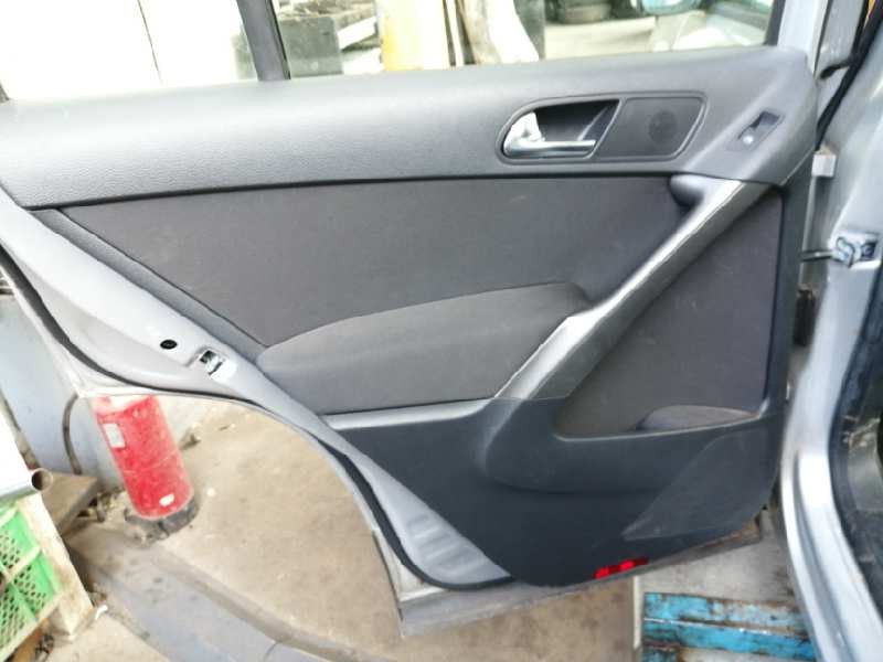 Recambio de guarnecido puerta trasera izquierda para volkswagen tiguan (5n1) sport referencia OEM IAM 5N0839113S  