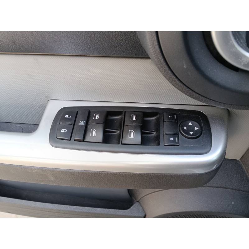 Recambio de mando elevalunas delantero izquierdo para dodge nitro 2.8 crd 4wd referencia OEM IAM 68620449AA  