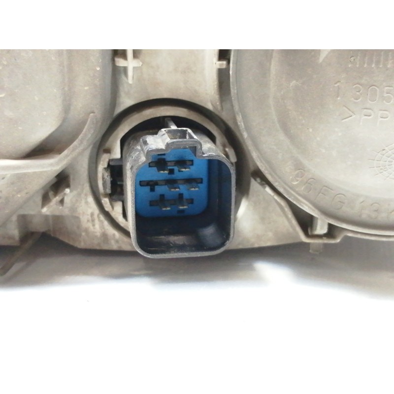 Recambio de faro derecho para ford fiesta berlina studio referencia OEM IAM 1305219059  