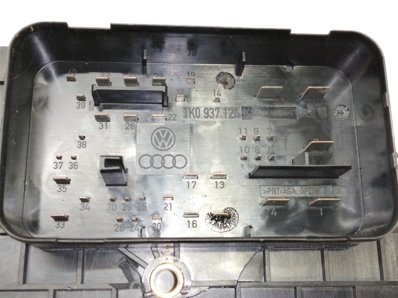 Recambio de caja reles / fusibles para audi a3 (8p) 2.0 tdi ambiente referencia OEM IAM 1K0937124  