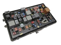 Recambio de caja reles / fusibles para opel insignia berlina cosmo referencia OEM IAM 13222782 544949969 1327587403