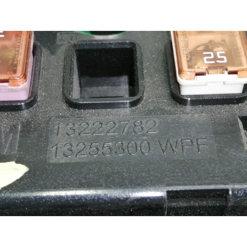 Recambio de caja reles / fusibles para opel insignia berlina cosmo referencia OEM IAM 13222782 544949969 1327587403