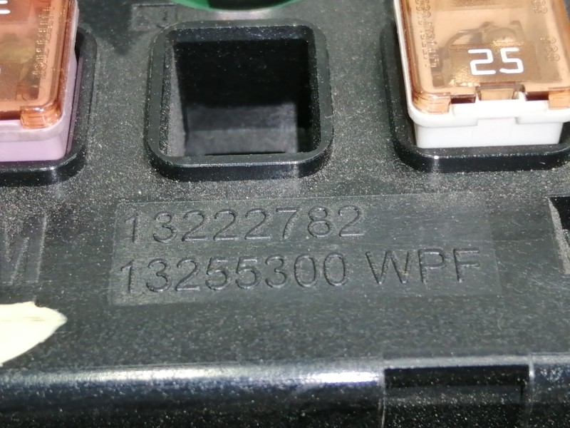 Recambio de caja reles / fusibles para opel insignia berlina cosmo referencia OEM IAM 13222782 544949969 1327587403