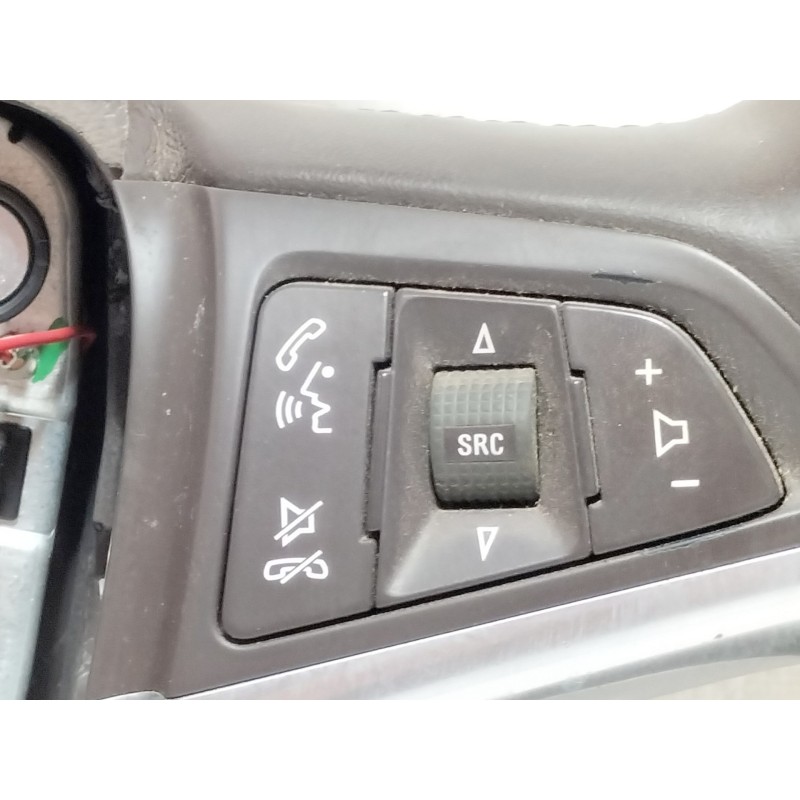 Recambio de volante para opel insignia berlina cosmo referencia OEM IAM 13306886  