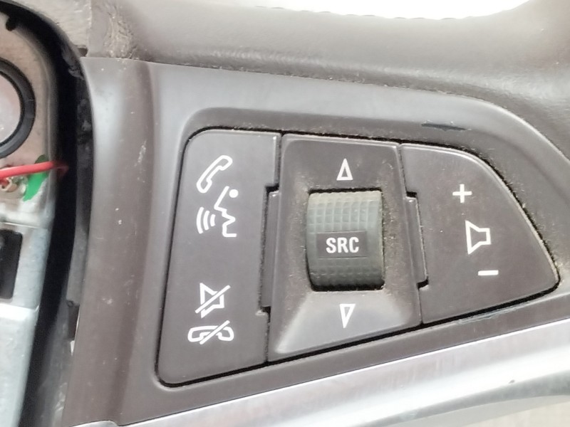 Recambio de volante para opel insignia berlina cosmo referencia OEM IAM 13306886  