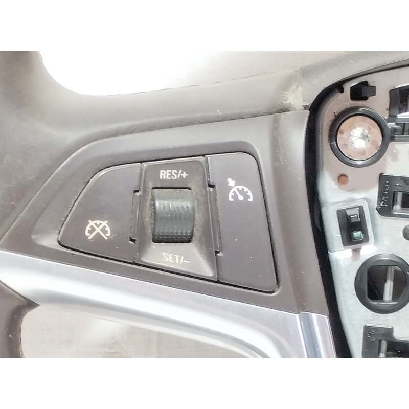 Recambio de volante para opel insignia berlina cosmo referencia OEM IAM 13306886  