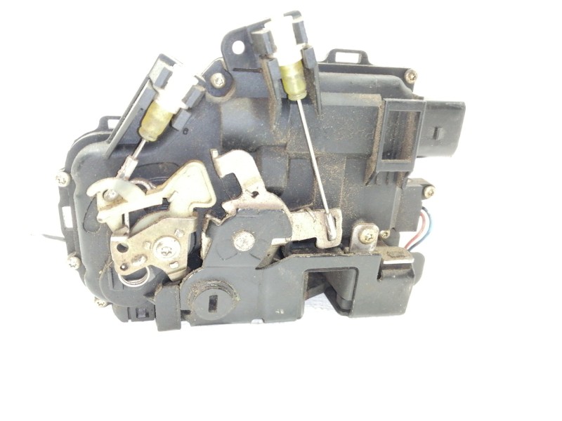 Recambio de cerradura puerta trasera izquierda para audi a6 berlina (4b2) 1.9 tdi referencia OEM IAM 4B0839015G  