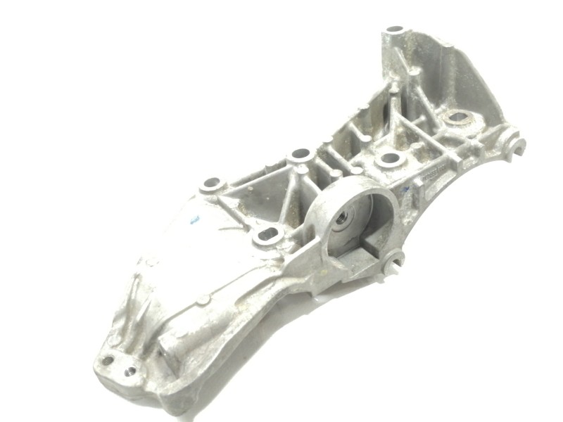 Recambio de soporte alternador para nissan tiida (c11x/sc11x) acenta referencia OEM IAM 8200669494  