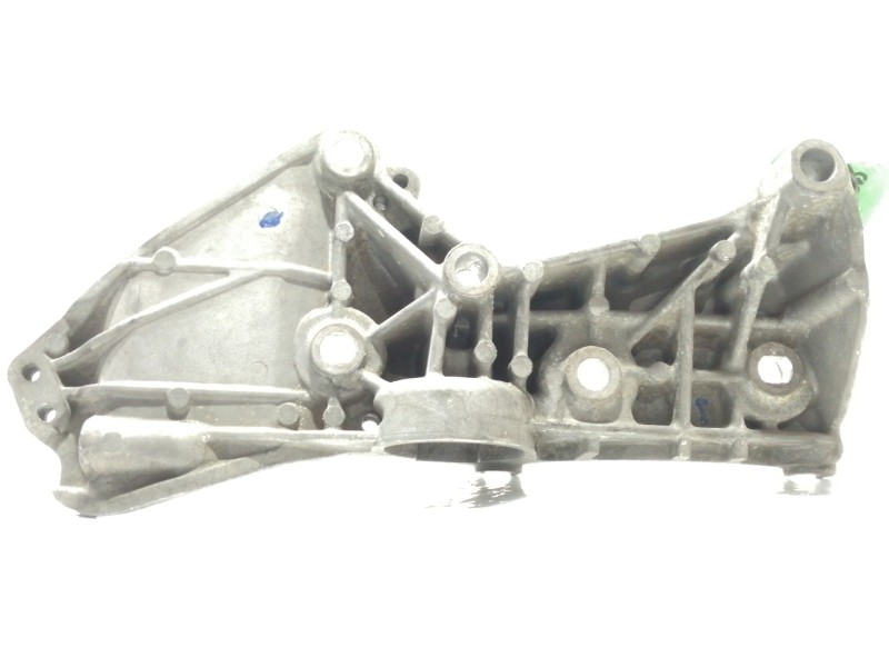 Recambio de soporte alternador para nissan tiida (c11x/sc11x) acenta referencia OEM IAM 8200669494  