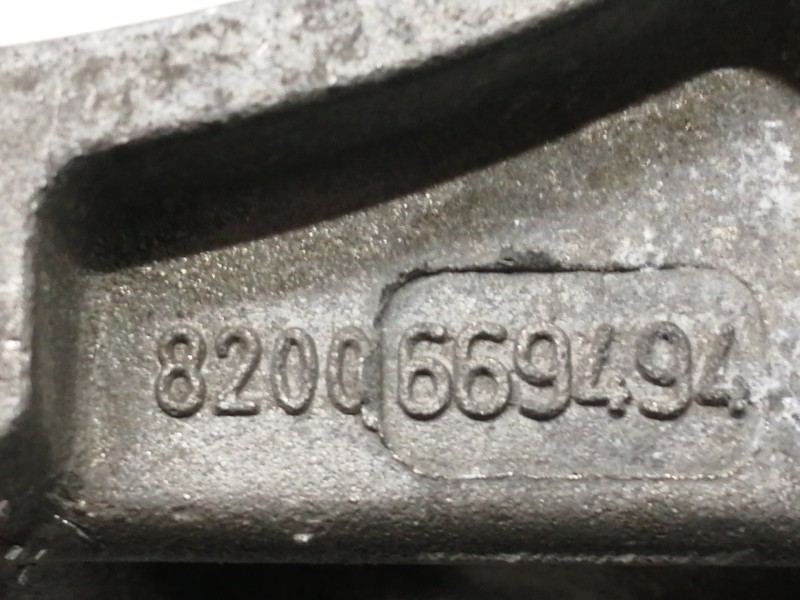 Recambio de soporte alternador para nissan tiida (c11x/sc11x) acenta referencia OEM IAM 8200669494  