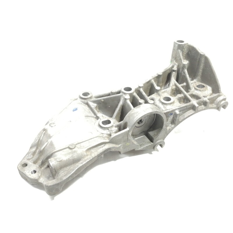 Recambio de soporte alternador para nissan tiida (c11x/sc11x) acenta referencia OEM IAM 8200669494  