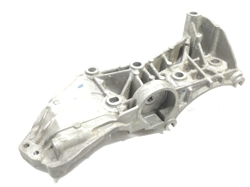 Recambio de soporte alternador para nissan tiida (c11x/sc11x) acenta referencia OEM IAM 8200669494  