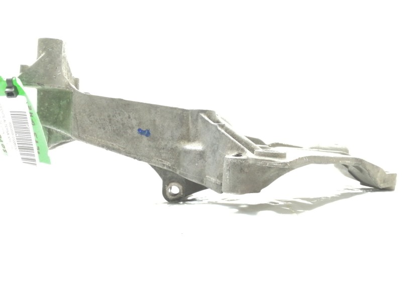 Recambio de soporte alternador para nissan tiida (c11x/sc11x) acenta referencia OEM IAM 8200669494  