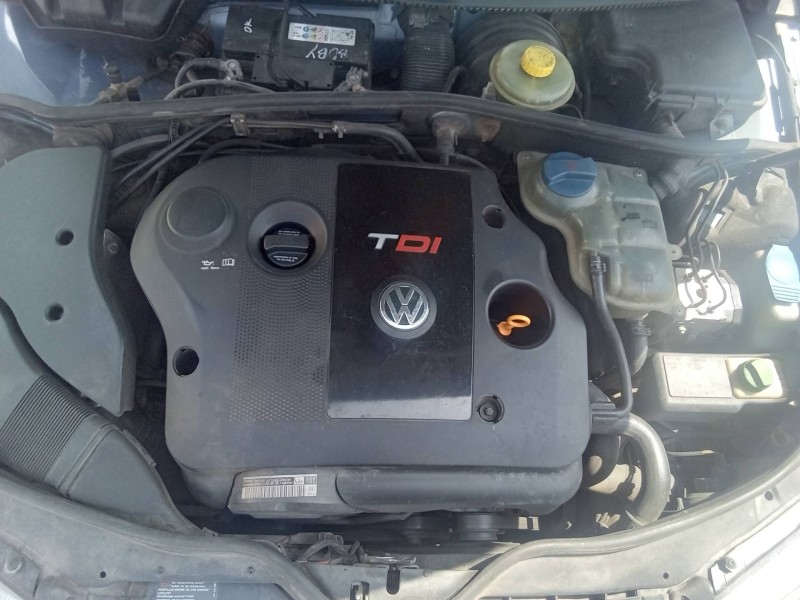 Recambio de tapa motor para volkswagen passat berlina (3b2) comfortline referencia OEM IAM 038103925AE  