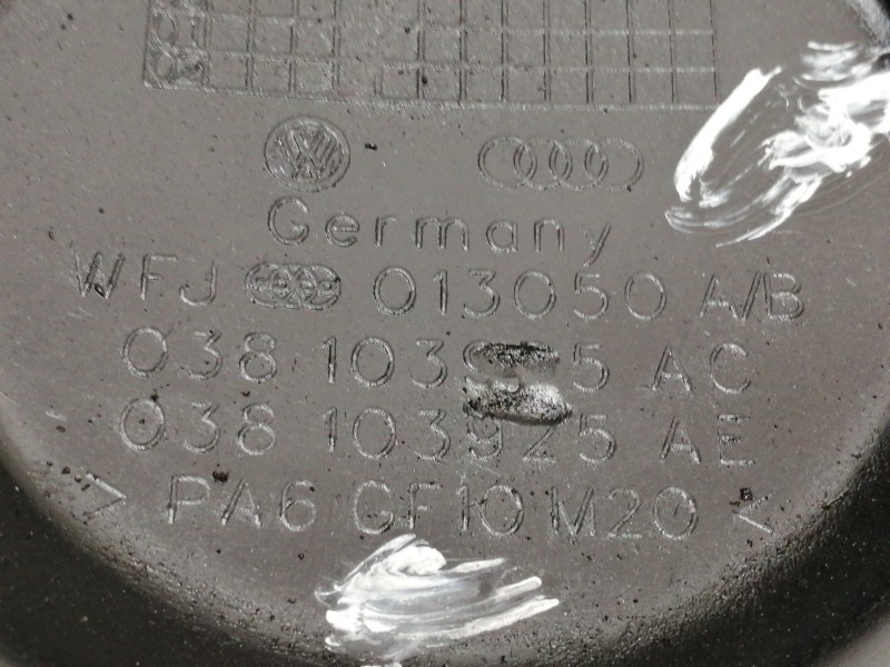 Recambio de tapa motor para volkswagen passat berlina (3b2) comfortline referencia OEM IAM 038103925AE  