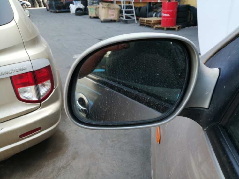 Recambio de retrovisor izquierdo para kia carnival td ls referencia OEM IAM 012107  