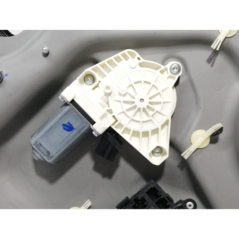 Recambio de elevalunas trasero izquierdo para mercedes-benz clase b (w245) 2.0 cdi cat referencia OEM IAM A1697301579  