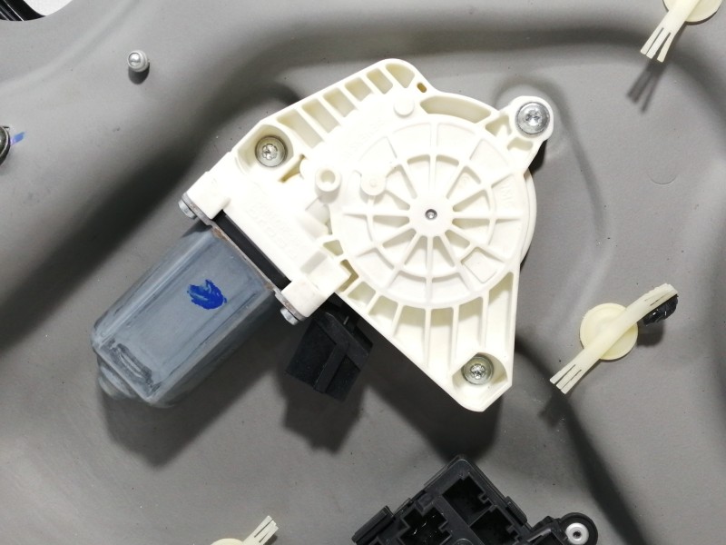 Recambio de elevalunas trasero izquierdo para mercedes-benz clase b (w245) 2.0 cdi cat referencia OEM IAM A1697301579  