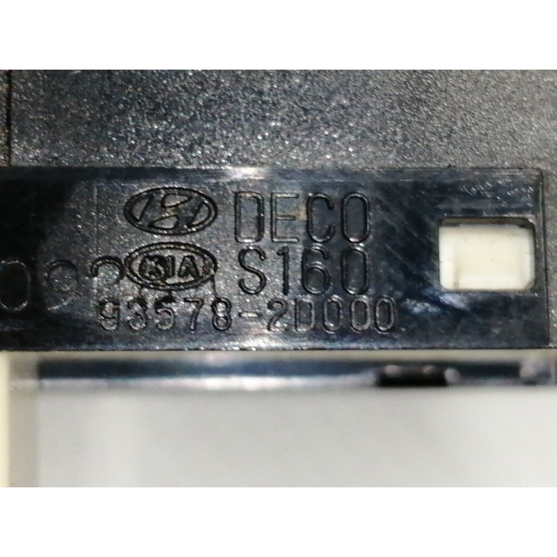 Recambio de mando elevalunas delantero derecho para hyundai sonata (y3) referencia OEM IAM 935782D000  