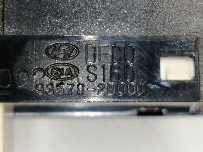 Recambio de mando elevalunas delantero derecho para hyundai sonata (y3) referencia OEM IAM 935782D000  