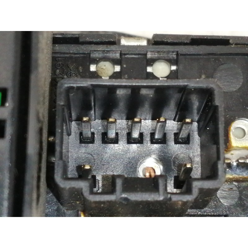 Recambio de mando elevalunas delantero izquierdo para hyundai accent (lc) gls crdi referencia OEM IAM 620W10270  