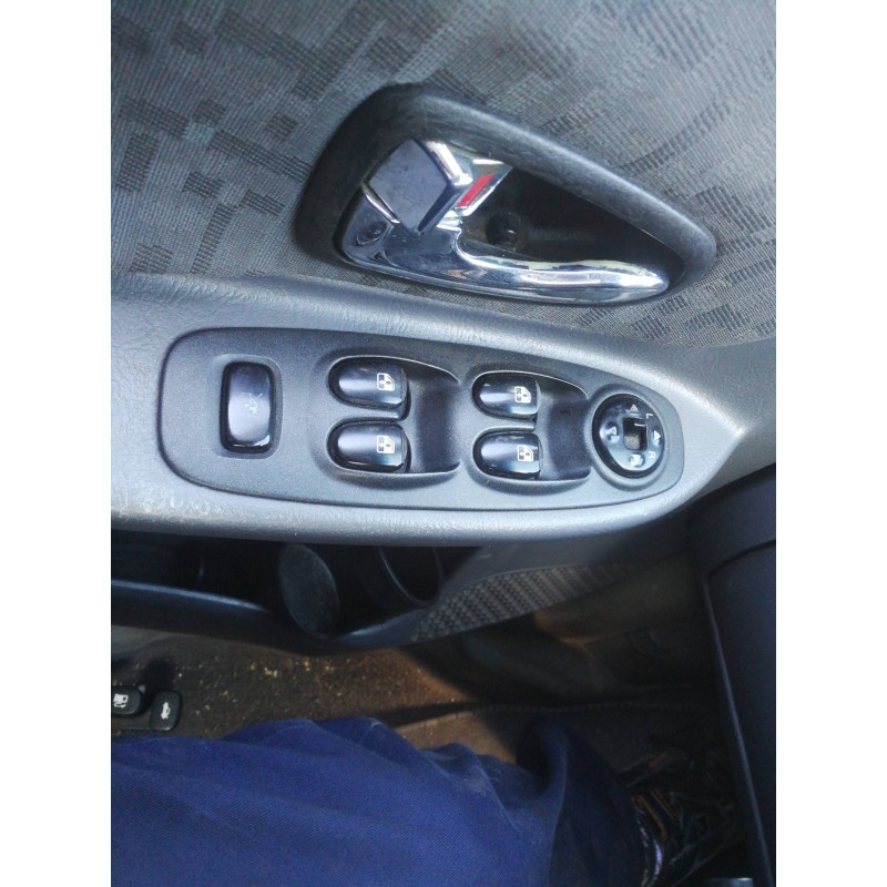 Recambio de mando elevalunas delantero izquierdo para hyundai accent (lc) gls crdi referencia OEM IAM 620W10270  