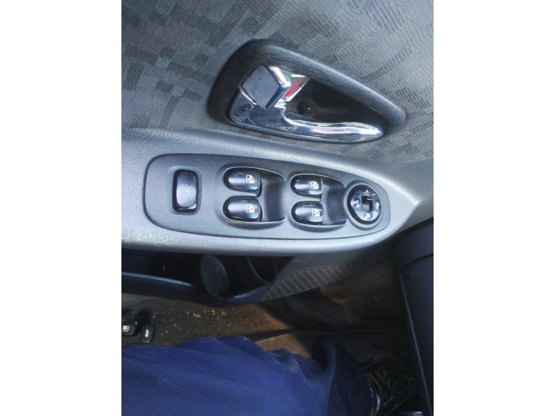 Recambio de mando elevalunas delantero izquierdo para hyundai accent (lc) gls crdi referencia OEM IAM 620W10270  