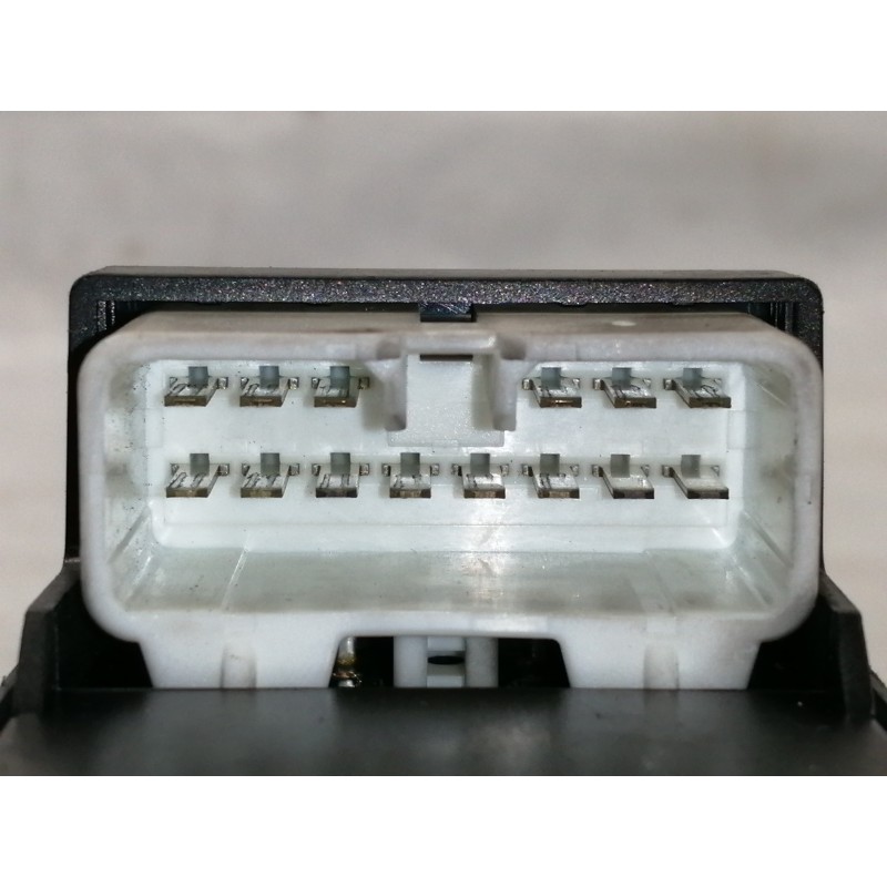 Recambio de mando elevalunas delantero izquierdo para hyundai accent (lc) gls crdi referencia OEM IAM 620W10270  