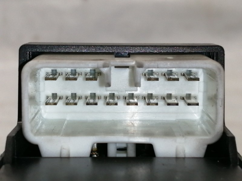 Recambio de mando elevalunas delantero izquierdo para hyundai accent (lc) gls crdi referencia OEM IAM 620W10270  