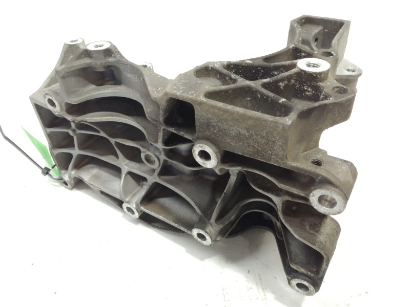 Recambio de soporte alternador para bmw serie 1 berlina (e81/e87) 2.0 turbodiesel cat referencia OEM IAM 13992010  