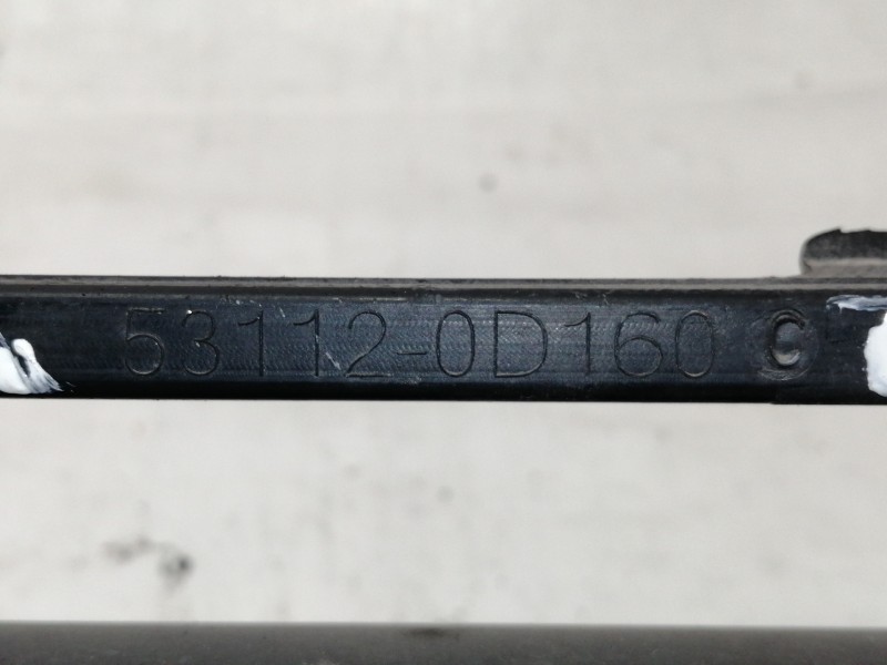 Recambio de rejilla paragolpes delantero para toyota yaris 1.0 cat referencia OEM IAM 531120D160C  