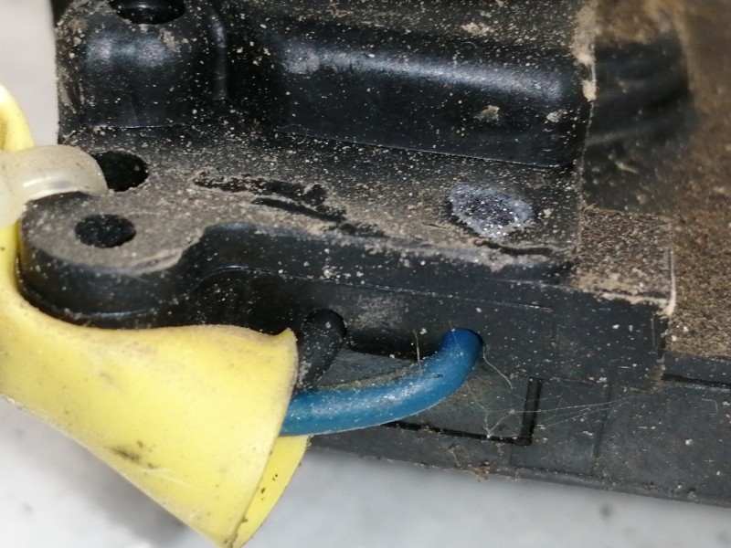 Recambio de cerradura puerta trasera izquierda para kia sorento 2.5 crdi vgt ex1 referencia OEM IAM   