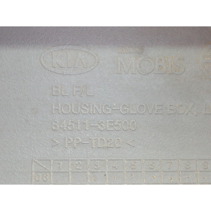 Recambio de guantera para kia sorento 2.5 crdi vgt ex1 referencia OEM IAM 845113E500  