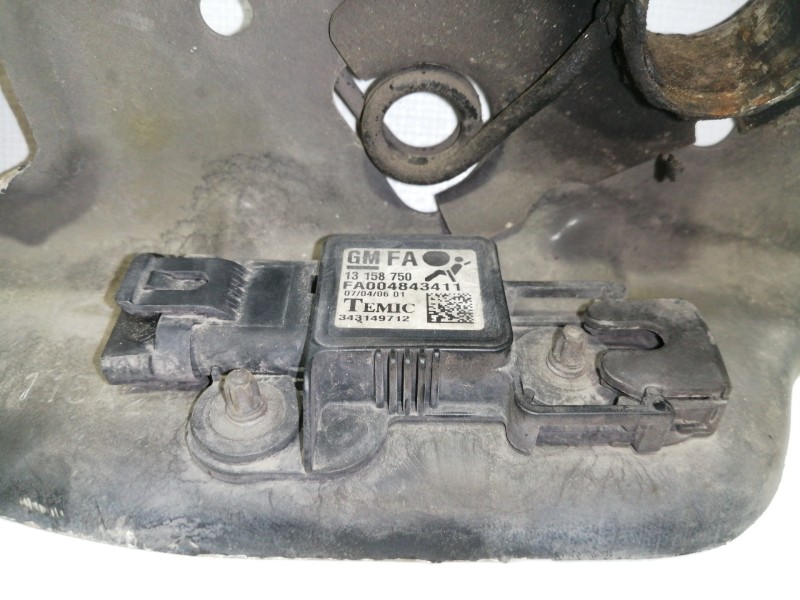 Recambio de travesaño superior para opel astra twin top cosmo referencia OEM IAM 13158750  