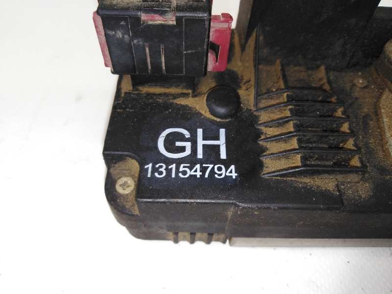 Recambio de cerradura puerta trasera derecha para opel meriva referencia OEM IAM 13154794  