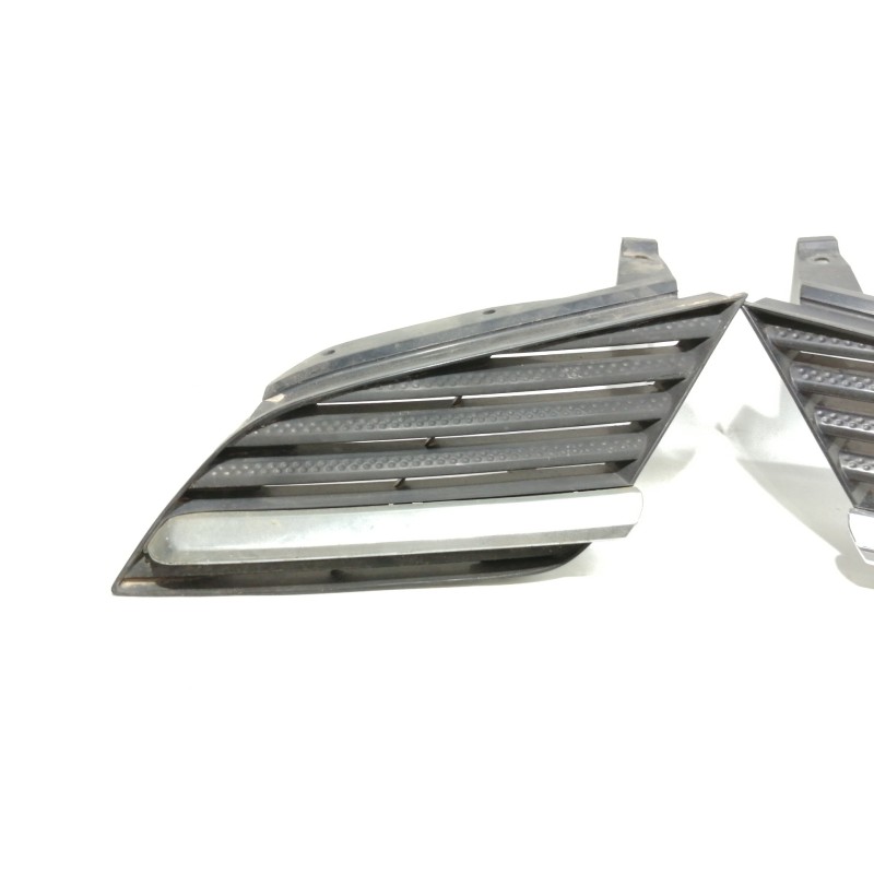 Recambio de rejilla delantera para nissan primera berlina (p12) acenta referencia OEM IAM 60008280  