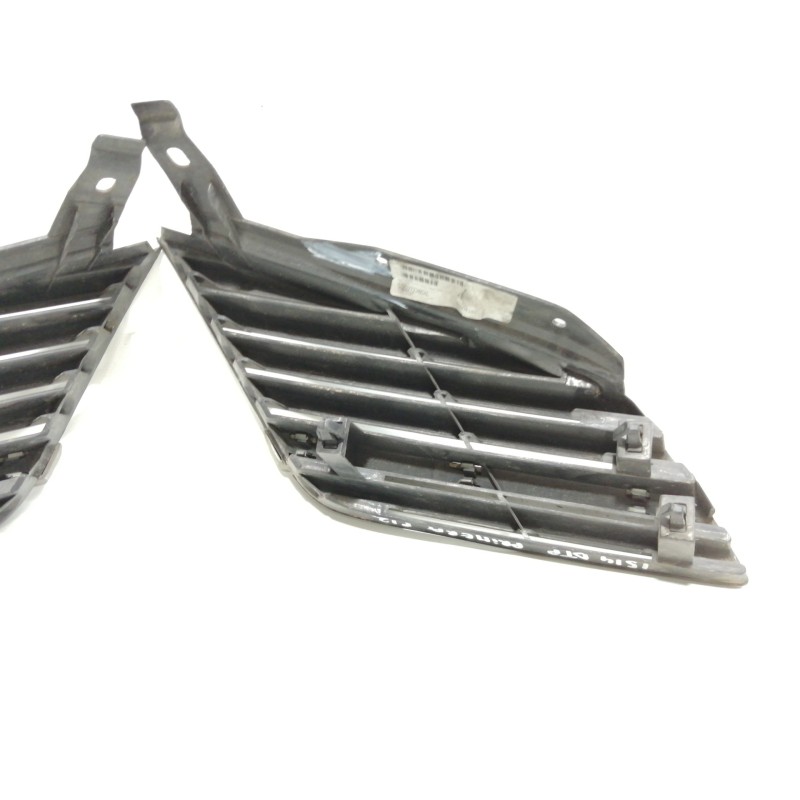 Recambio de rejilla delantera para nissan primera berlina (p12) acenta referencia OEM IAM 60008280  