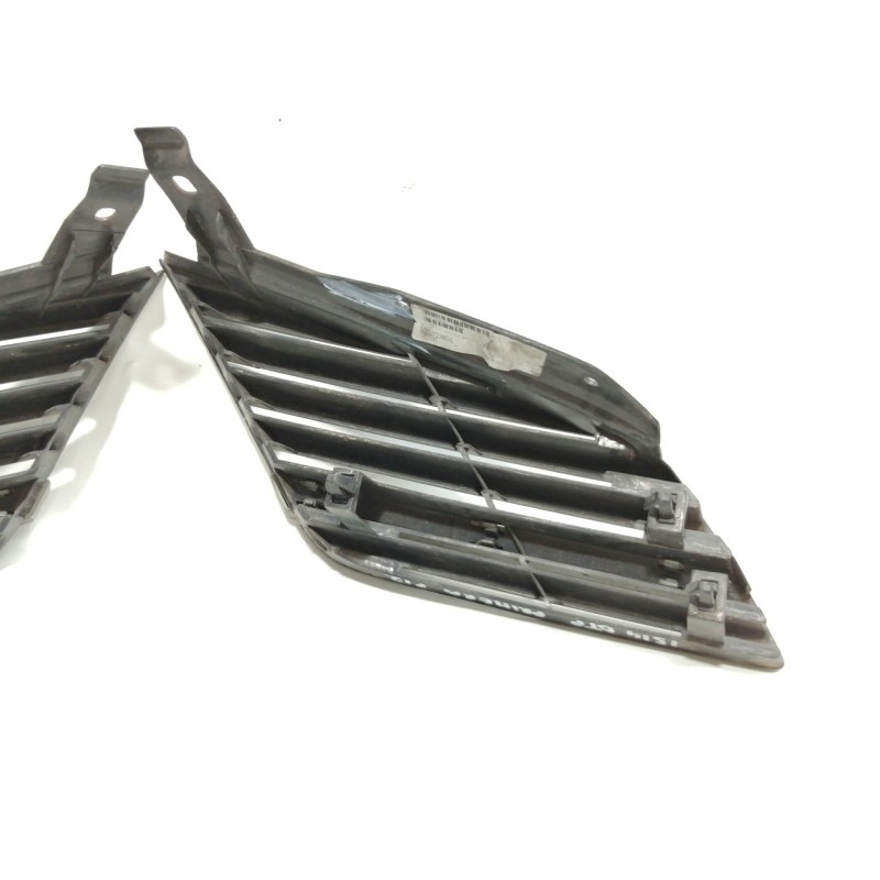 Recambio de rejilla delantera para nissan primera berlina (p12) acenta referencia OEM IAM 60008280  