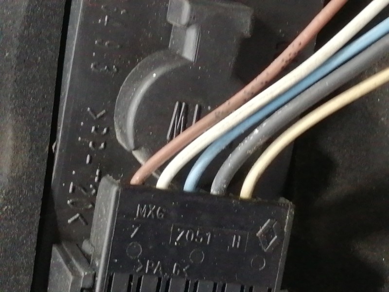 Recambio de piloto trasero derecho para renault megane ii familiar authentique confort referencia OEM IAM 8200142683  