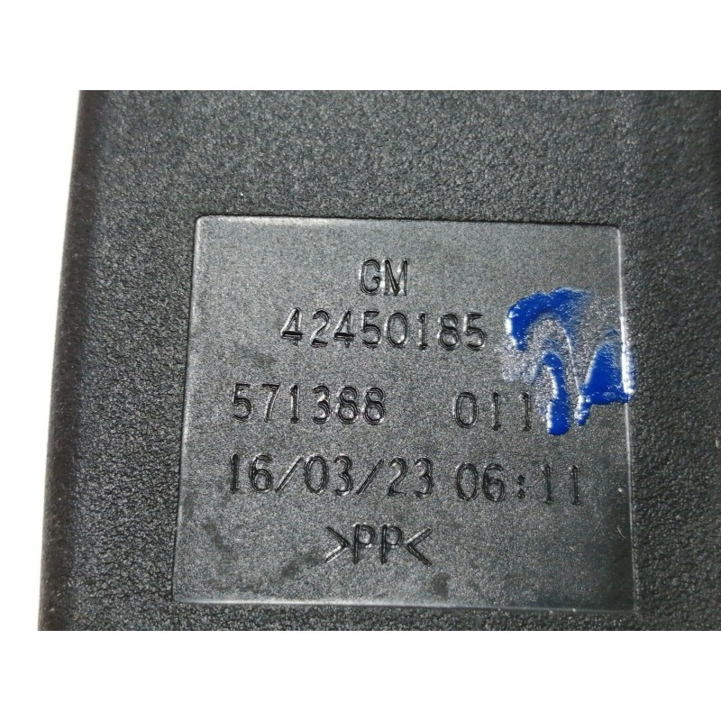 Recambio de enganche cinturon trasero derecho para opel mokka selective referencia OEM IAM 42450185  