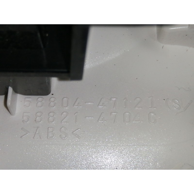 Recambio de moldura para toyota prius (zvw50) basis referencia OEM IAM 5880447121  