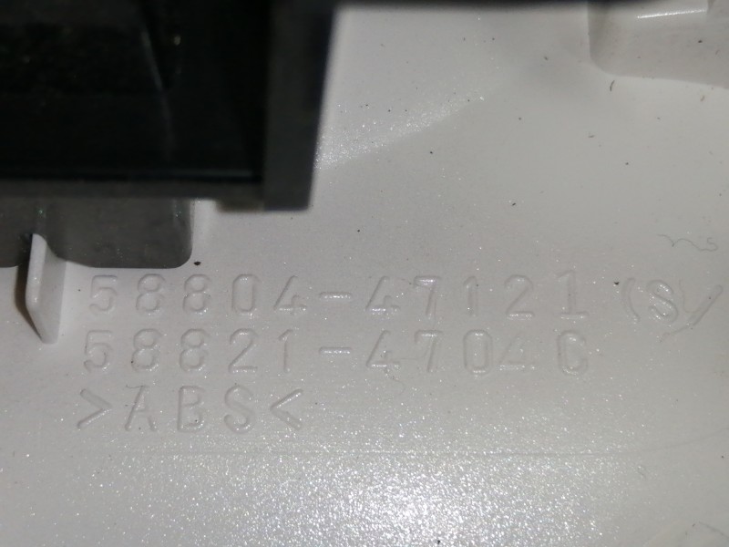 Recambio de moldura para toyota prius (zvw50) basis referencia OEM IAM 5880447121  