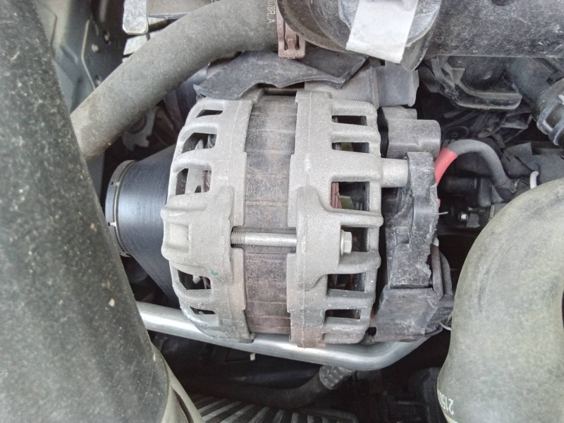 Recambio de alternador para renault captur 0.9 tce referencia OEM IAM 231008593R  