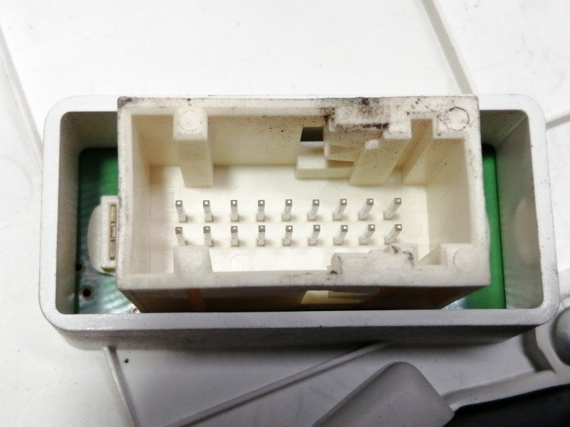 Recambio de cuadro instrumentos para peugeot 206+ básico referencia OEM IAM 9666636880  