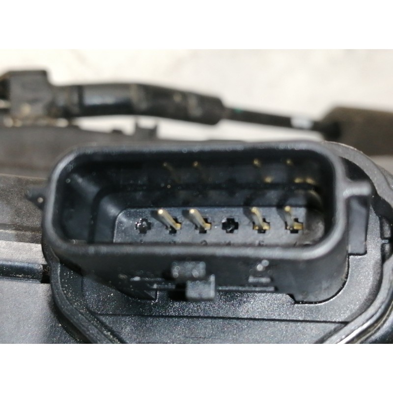 Recambio de cerradura puerta delantera derecha para renault captur 0.9 tce referencia OEM IAM 805022764R  