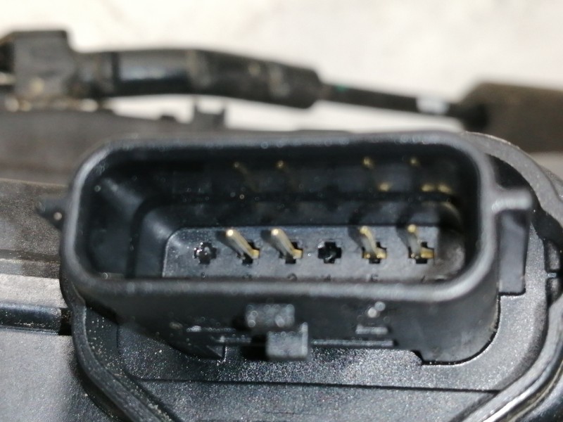 Recambio de cerradura puerta delantera derecha para renault captur 0.9 tce referencia OEM IAM 805022764R  